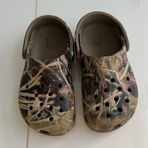 CROCS Kids Camouflage Clogs - Black and Tan